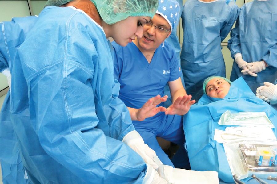 İmplantoloji ve Cerrahi Operasyonlarda Dental Asistan